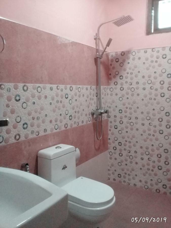 Ella Summer Lesser Kamer foto